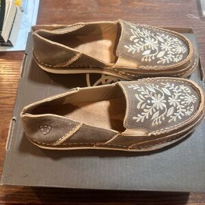 Ariat Leather Cruisers Size 8